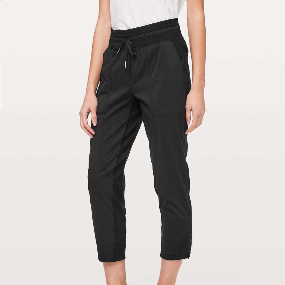 Lululemon Athletica Dance Studio Crop pants - black size 6